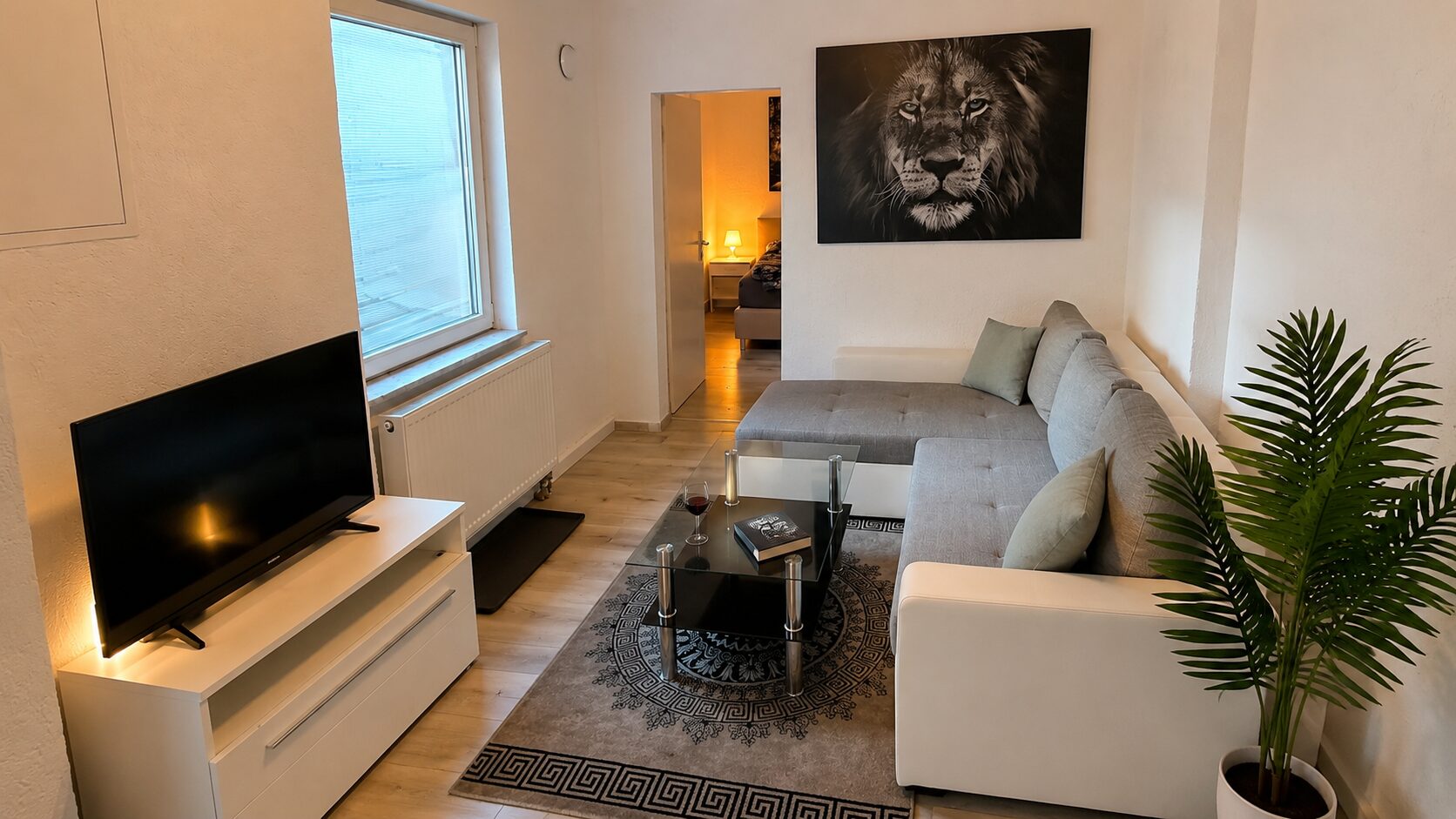 Wohnzimmer mit Blick zum Schlafzimmer